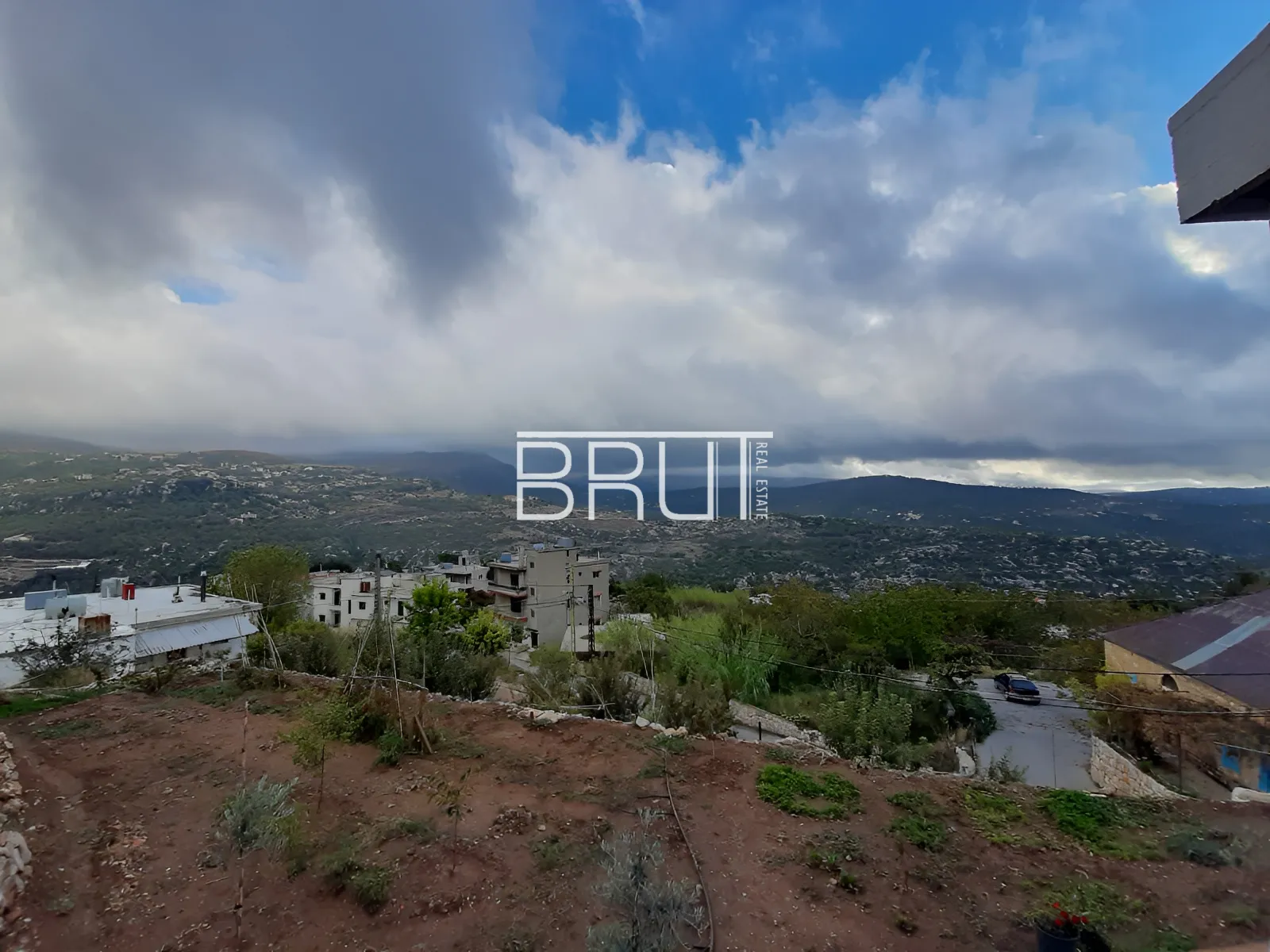 Land for Sale in Kfardebian