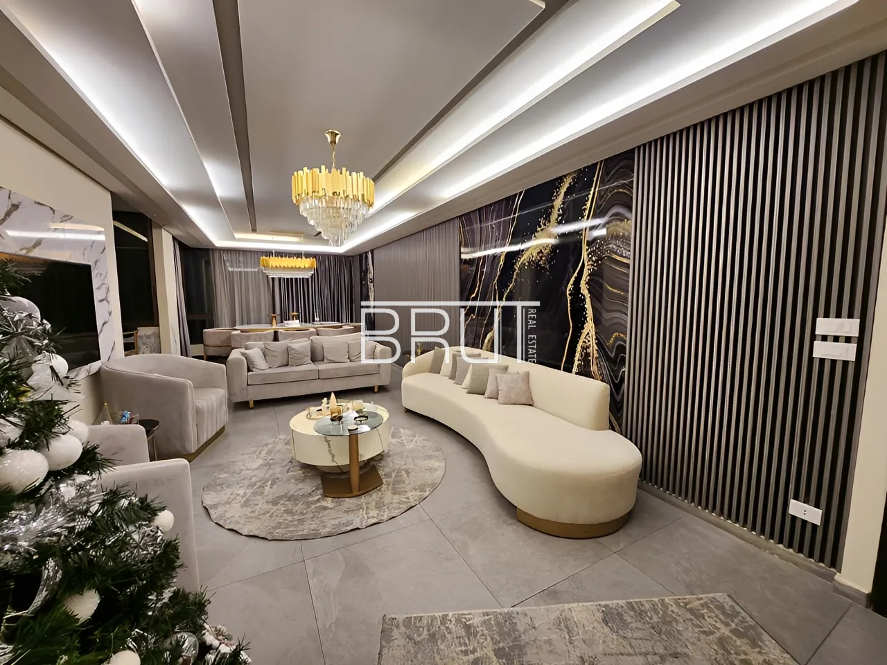 Duplex for Sale in Bouar - 3 bed, 4 bath