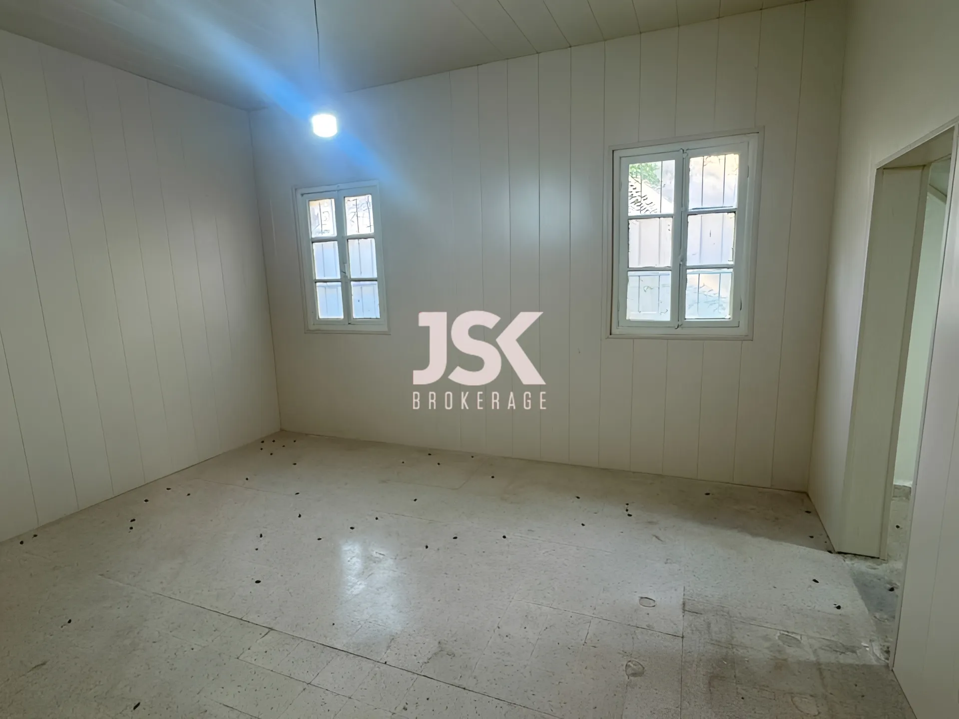 Shop for Rent in Remeil