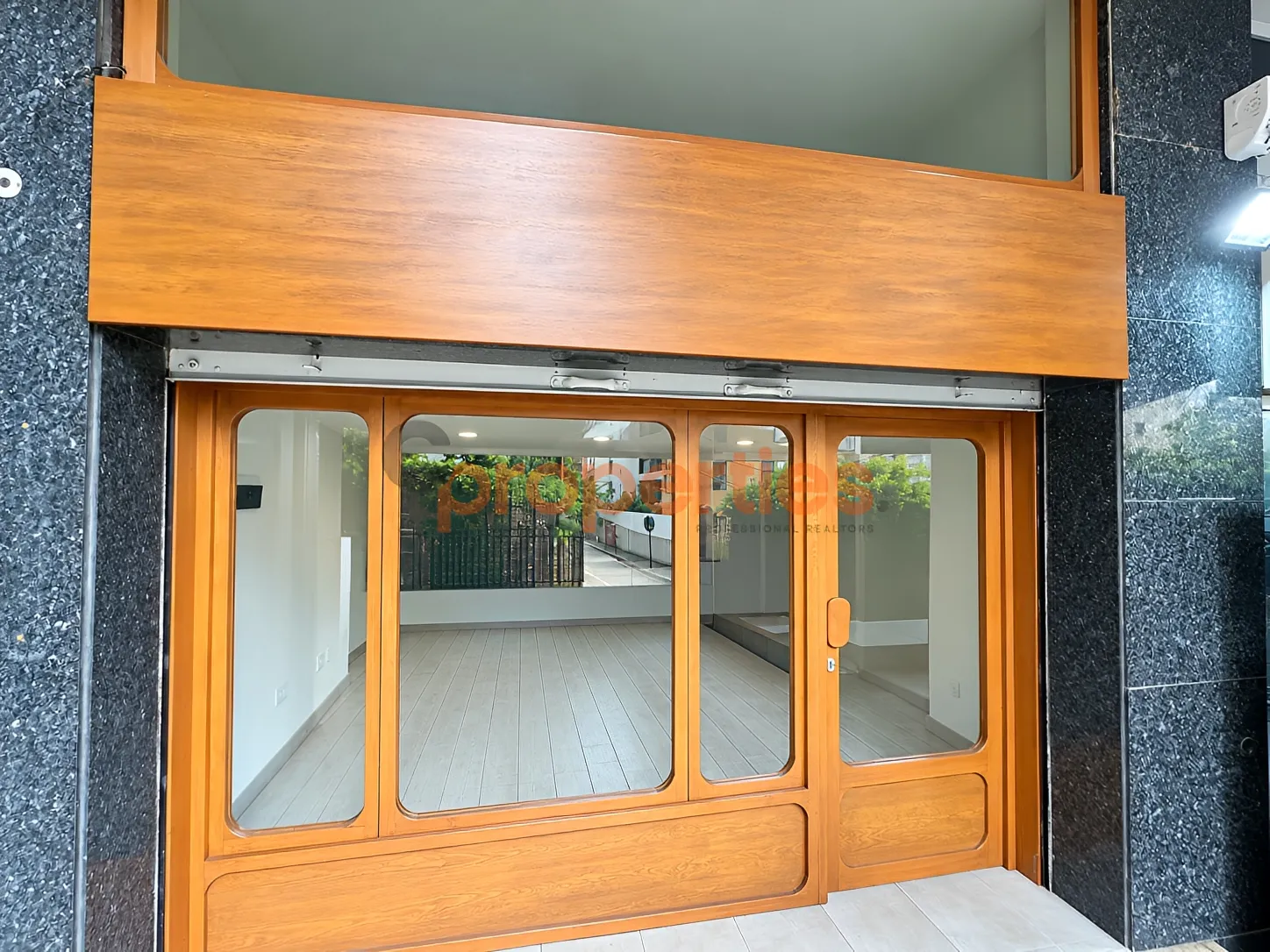 Shop for Sale in Sioufi