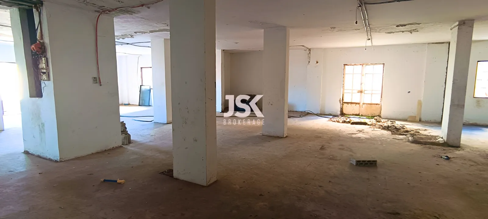Building for Rent in Edde