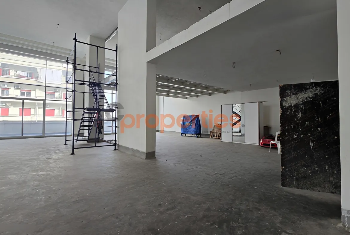 Showroom for Sale in Forn El Chebbak