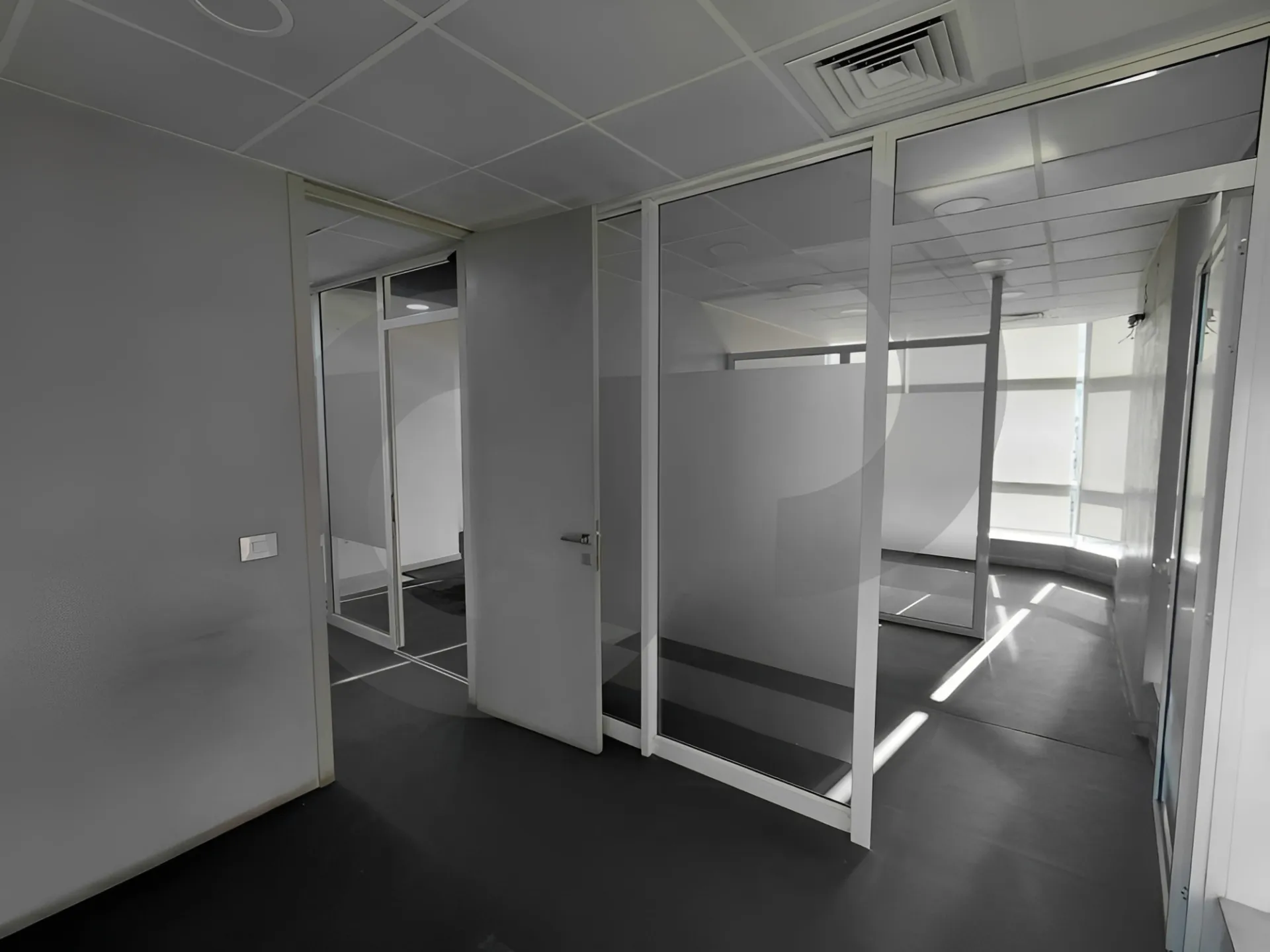Office for rent in Jdeideh
