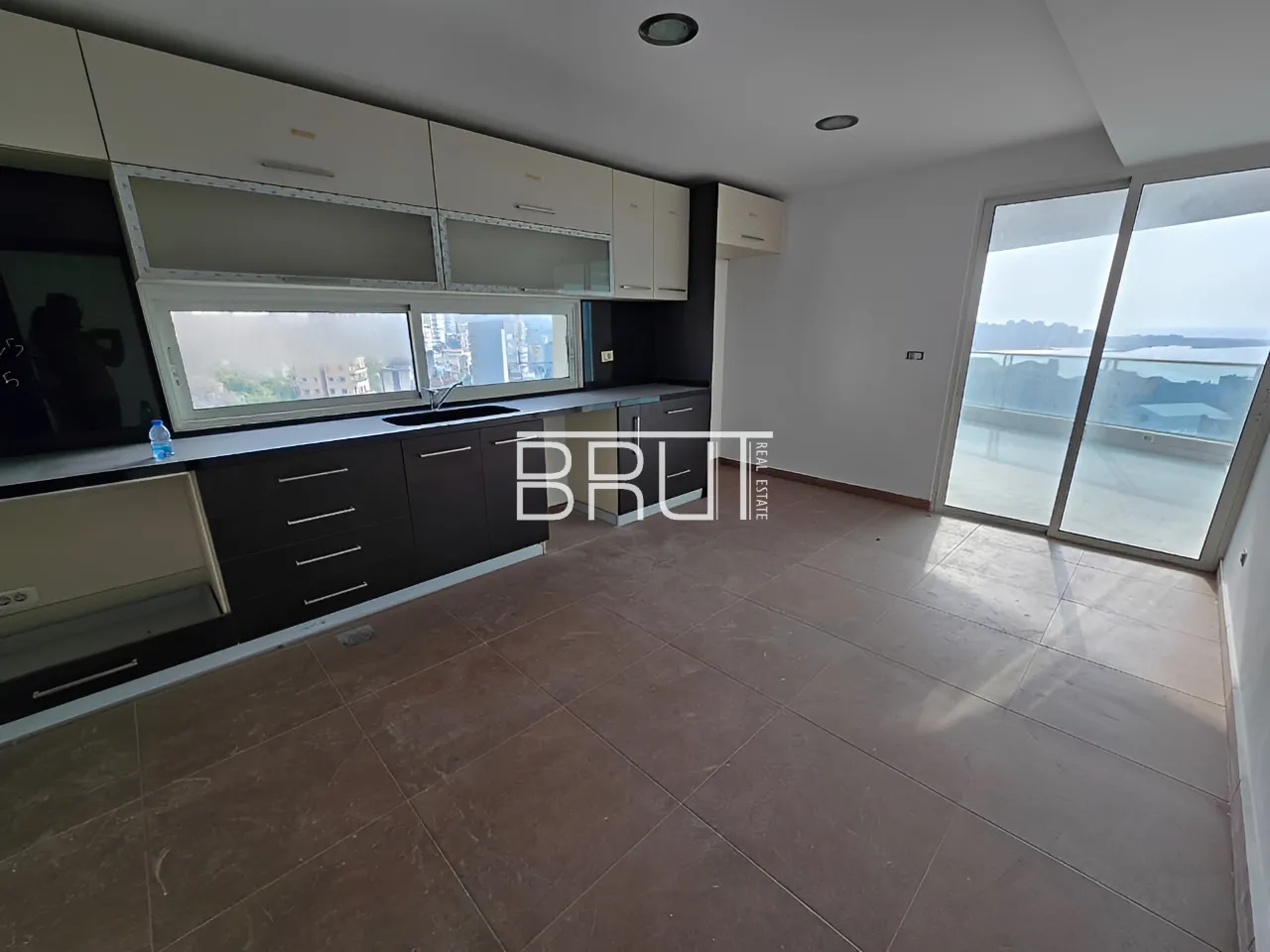 Apartment for Sale in Haret Sakher
