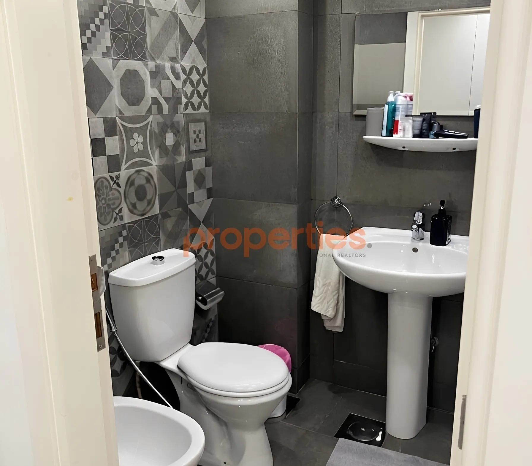 Apartment for Rent in Achrafieh - 2 bed, 2 bath