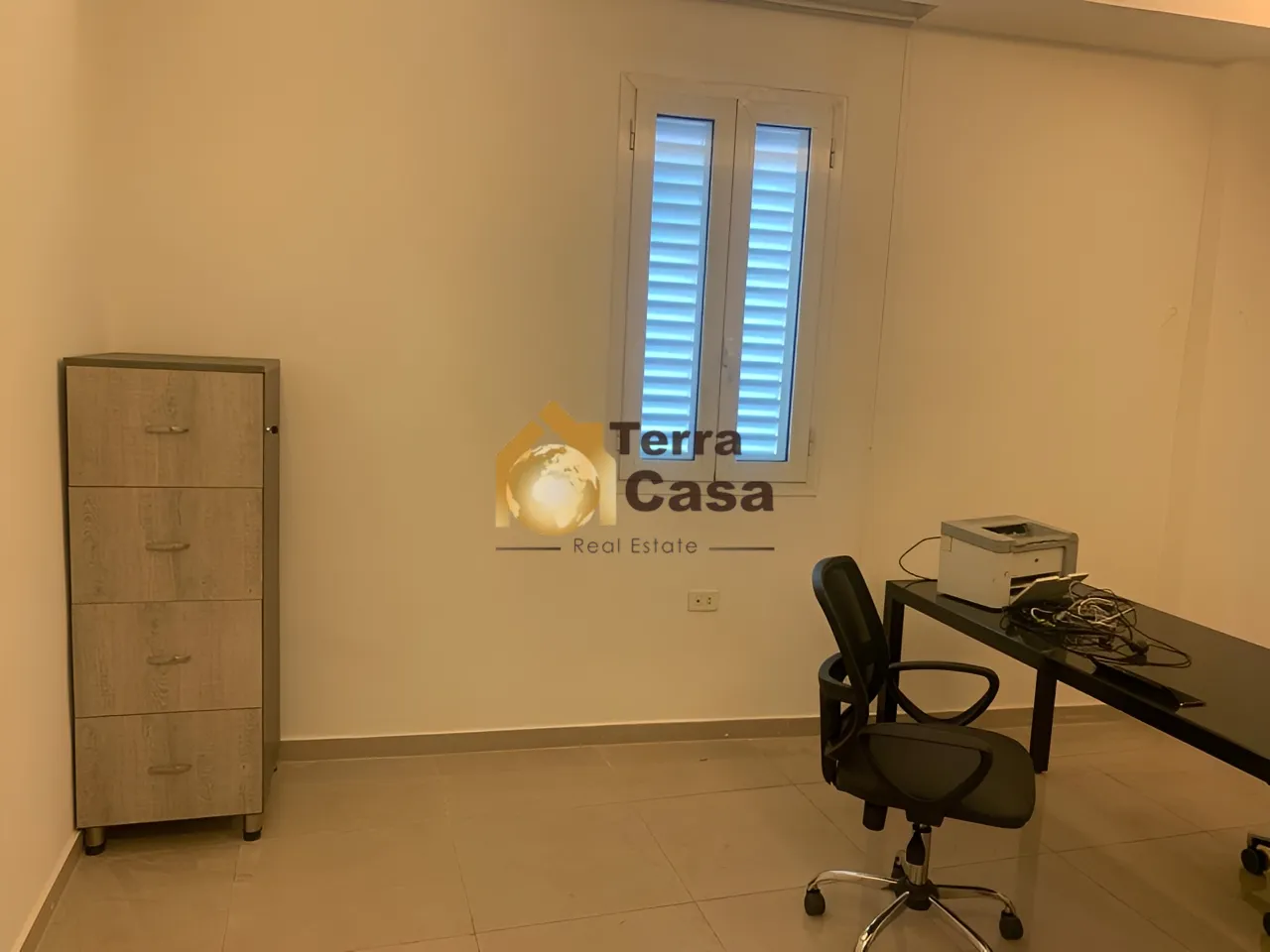 Office for rent in Monot