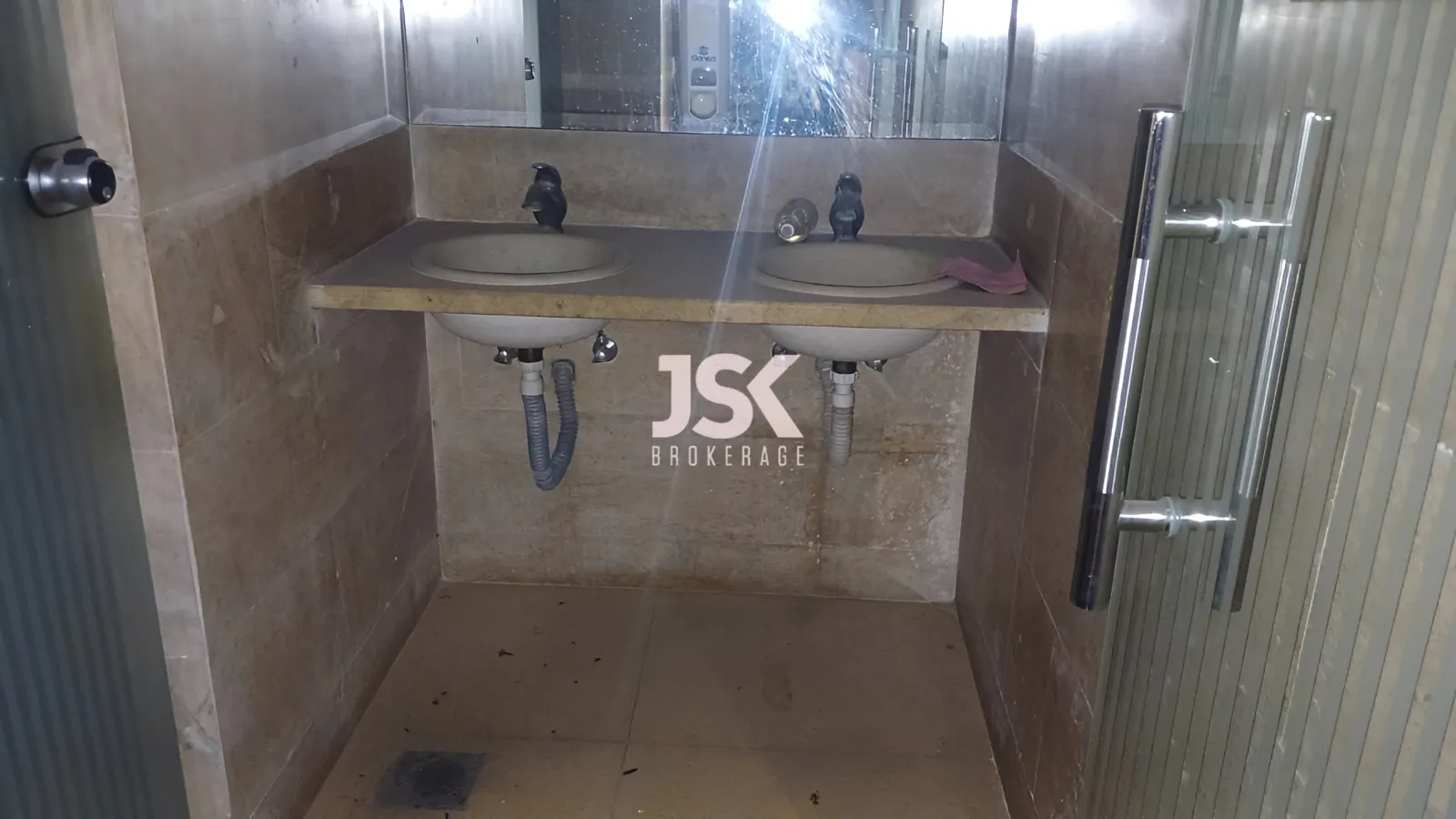 Shop for Rent in Jdeideh