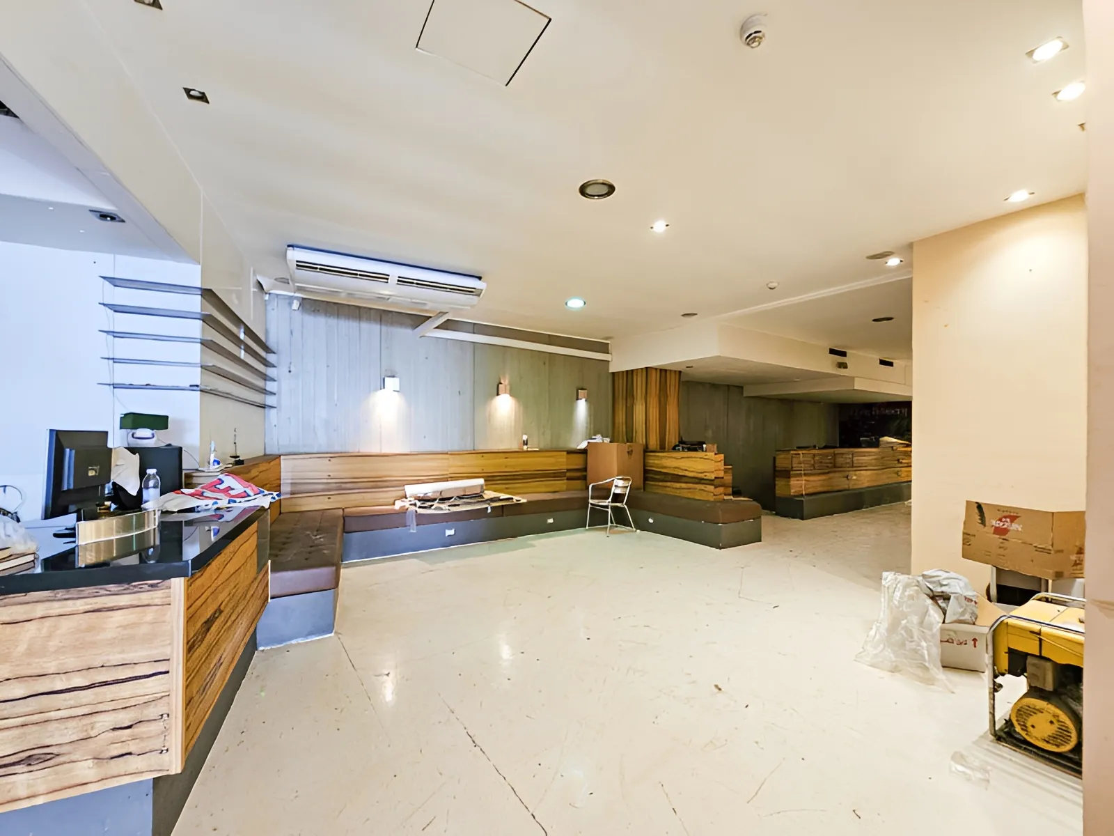 Showroom for Rent in Verdun