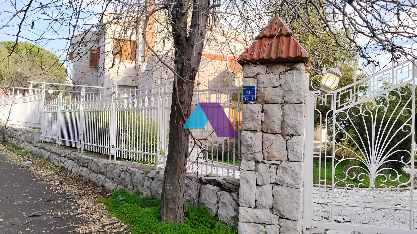 Villa for Sale in Aachqout