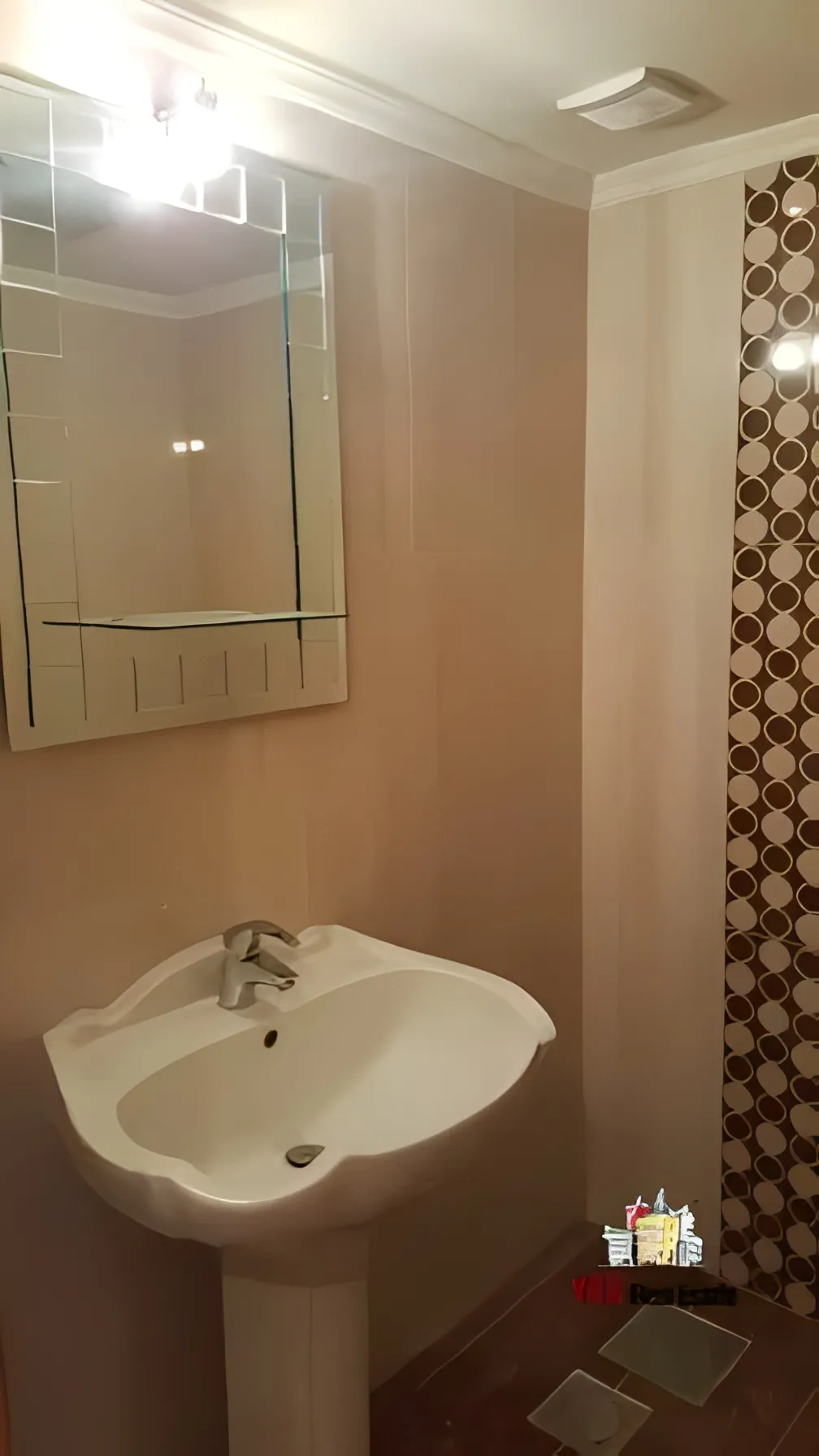 Apartment for Sale in Ballouneh - 3 bed, 4 bath