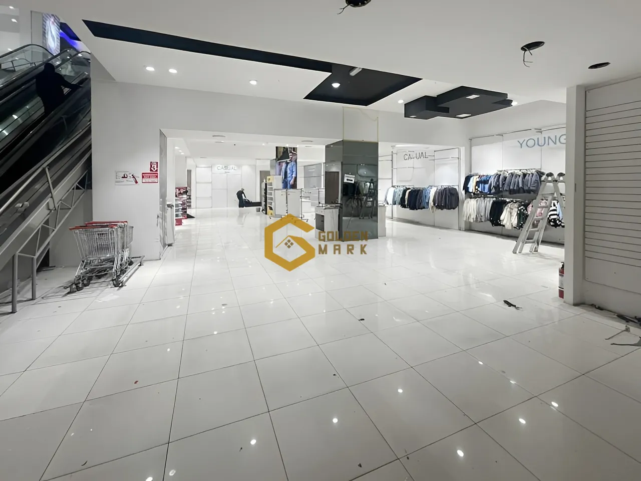 Showroom for rent in Hamra