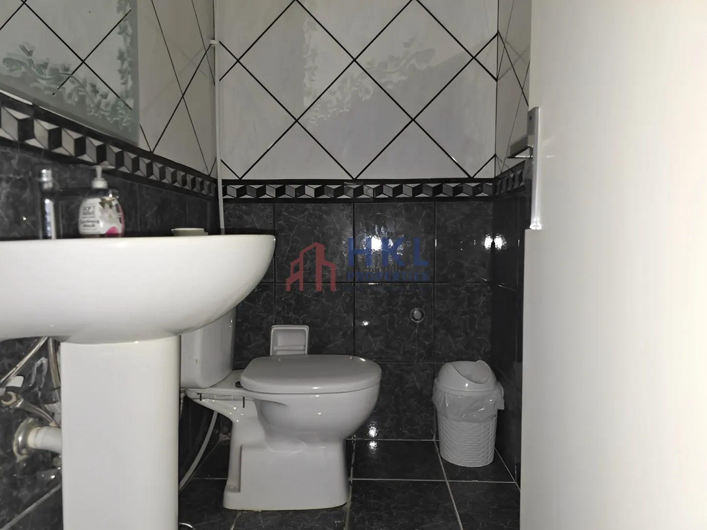 Apartment for Rent in Verdun, Bayrut, Lebanon