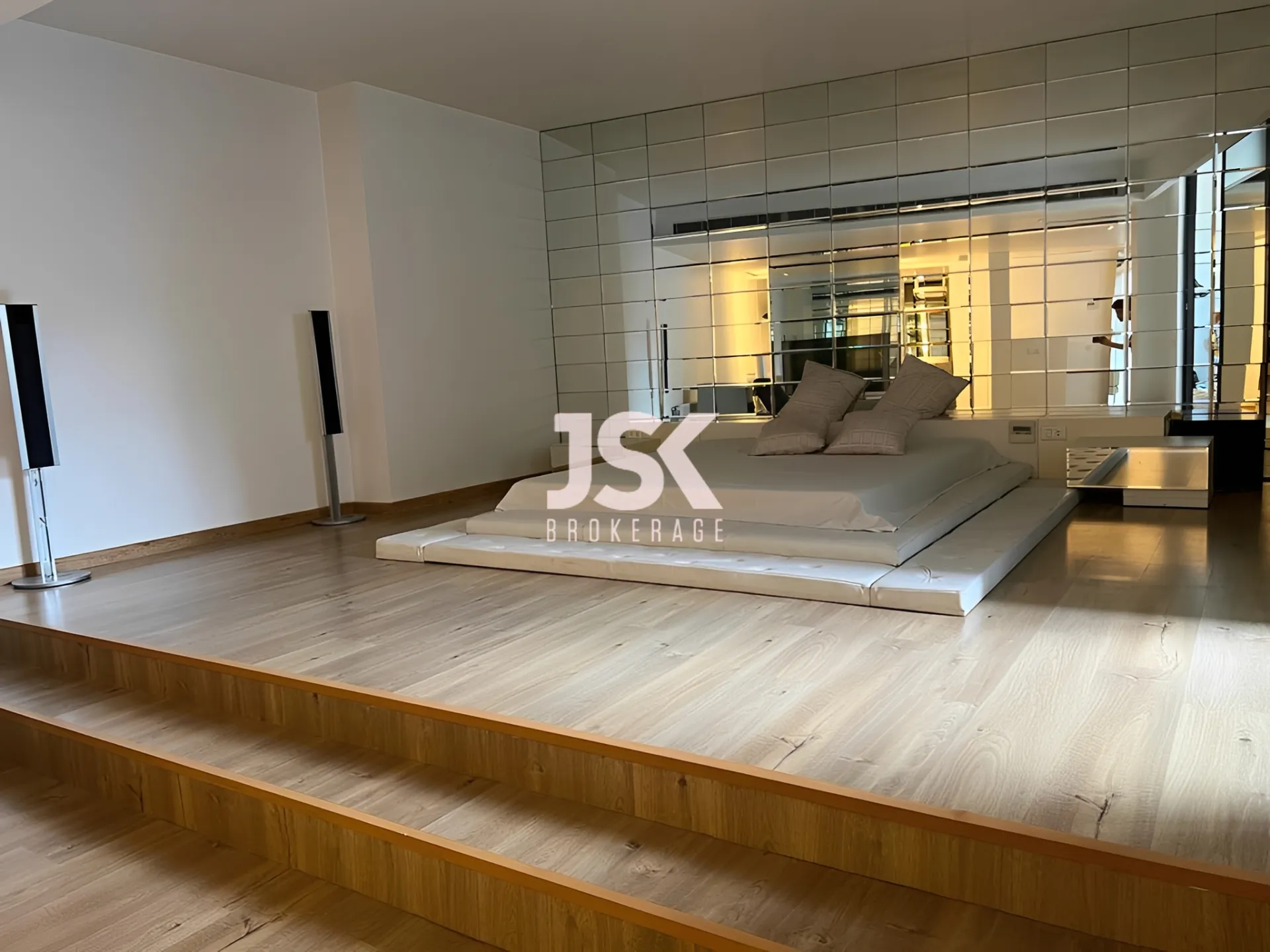 Apartment for Sale in Saifi Village