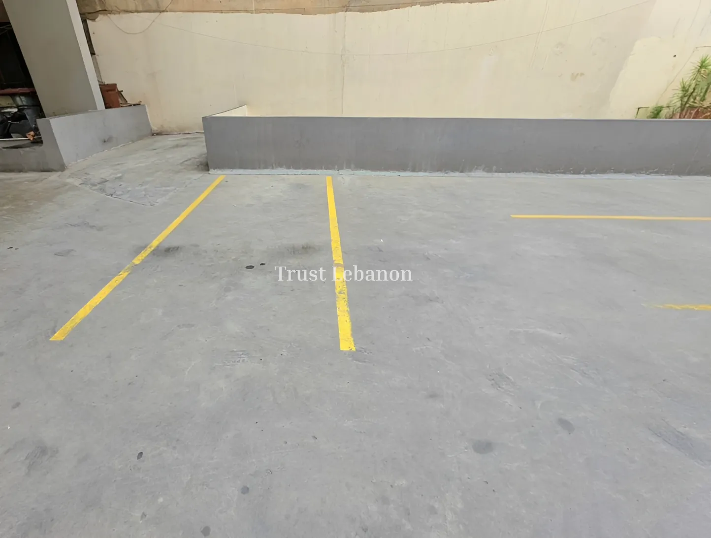 Office for rent in Daoura, Lebanon