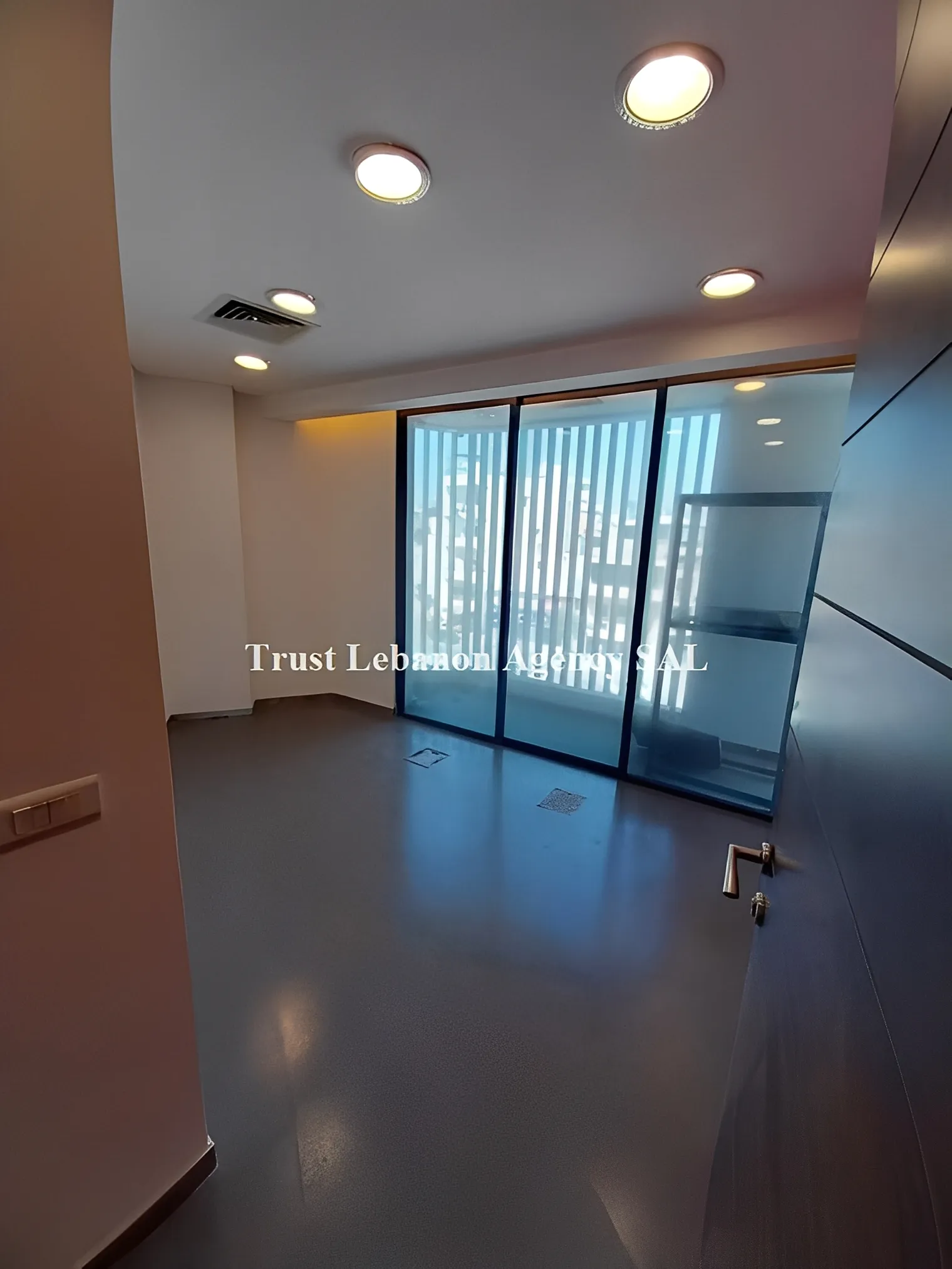 Office for rent in Baabda, Furn Al Chebak