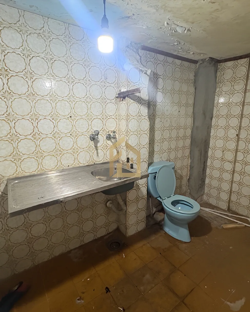 Shop for rent in Tariq El Jdideh, Beirut, Lebanon
