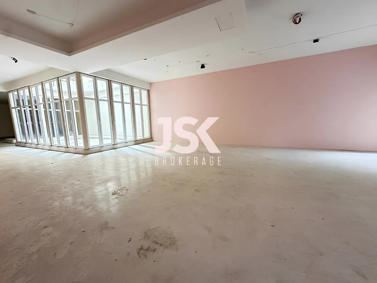 Shop for rent in Downtown