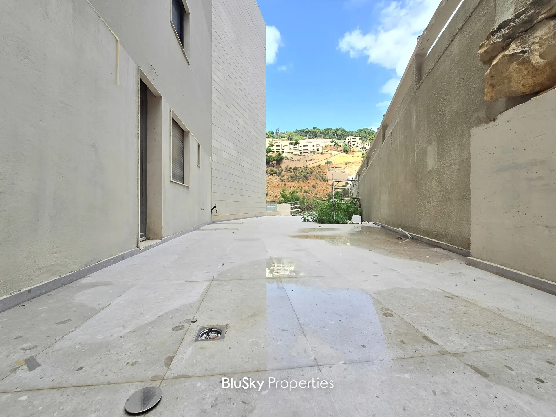 Apartment for sale in Mansourieh - 2 bed, 2.0 bath