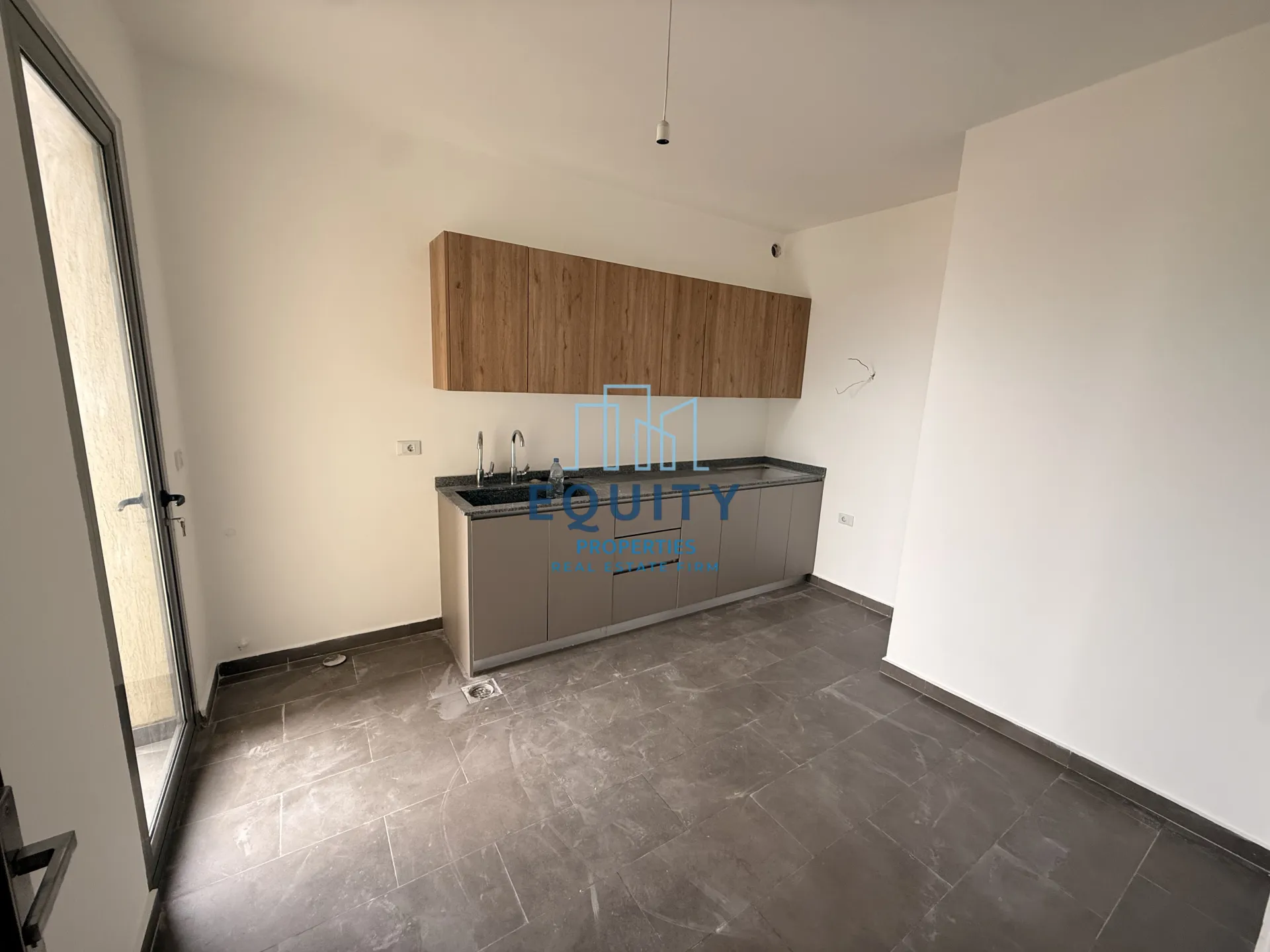 Apartment for rent in Kornet Chehwan - 2 bed, 2 bath