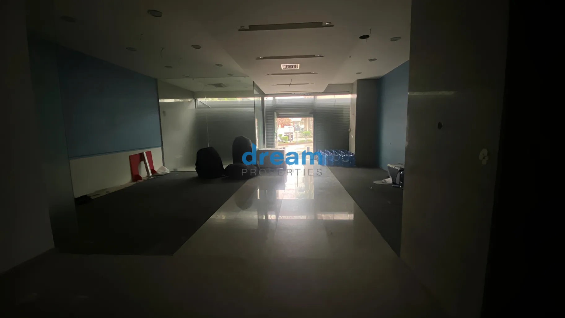 Showroom for rent in Horch Tabet