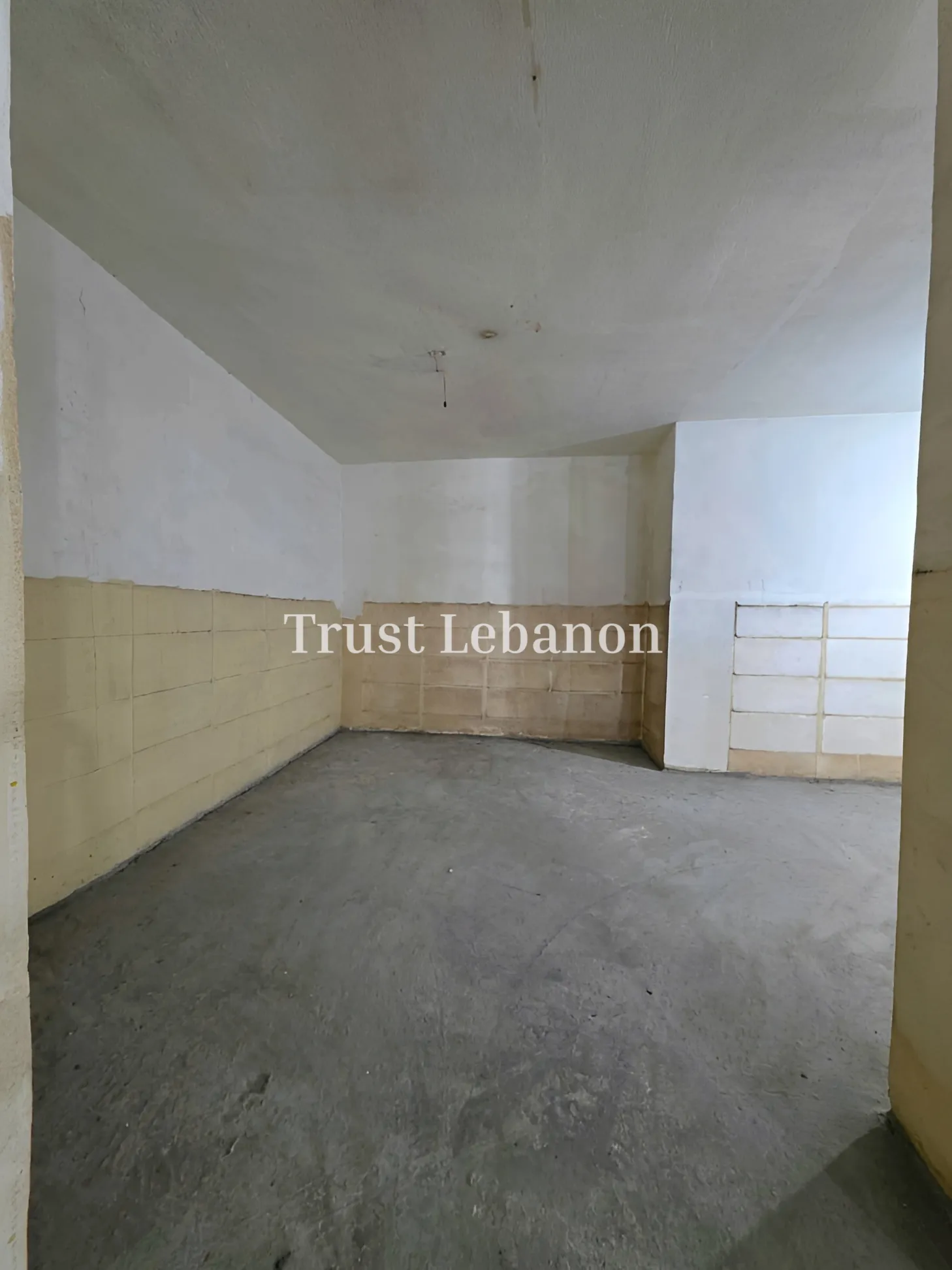 Warehouse for rent in Hazmieh
