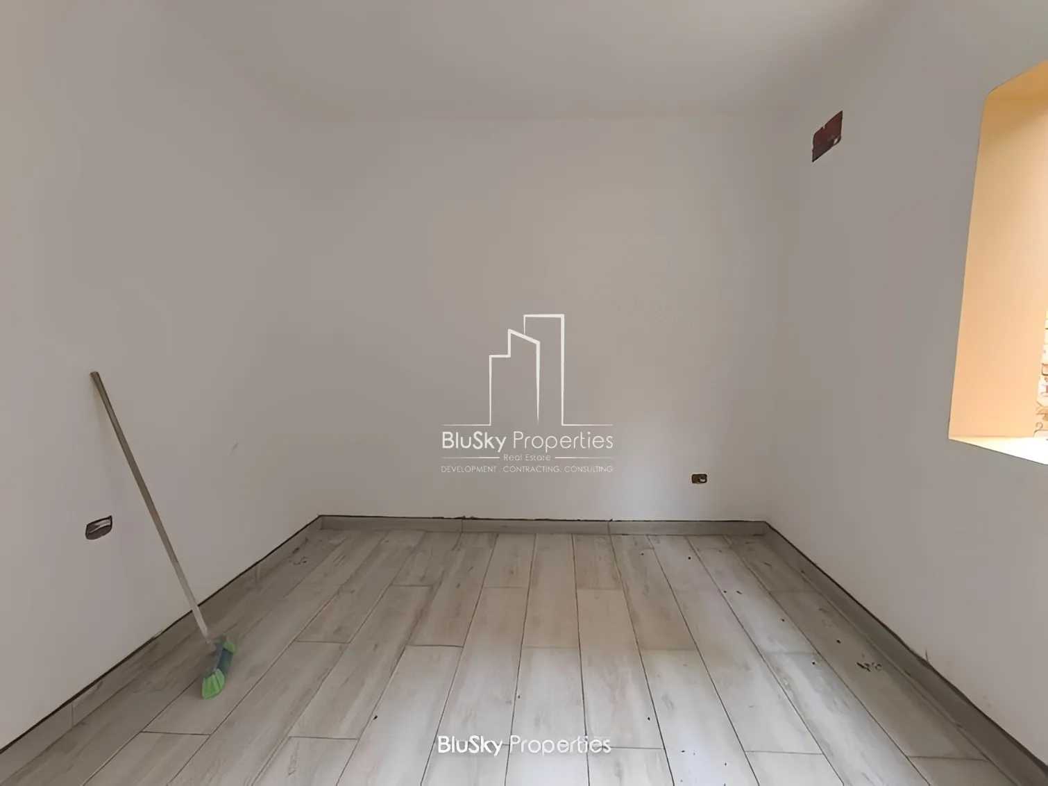 Apartment for Sale in Awkar