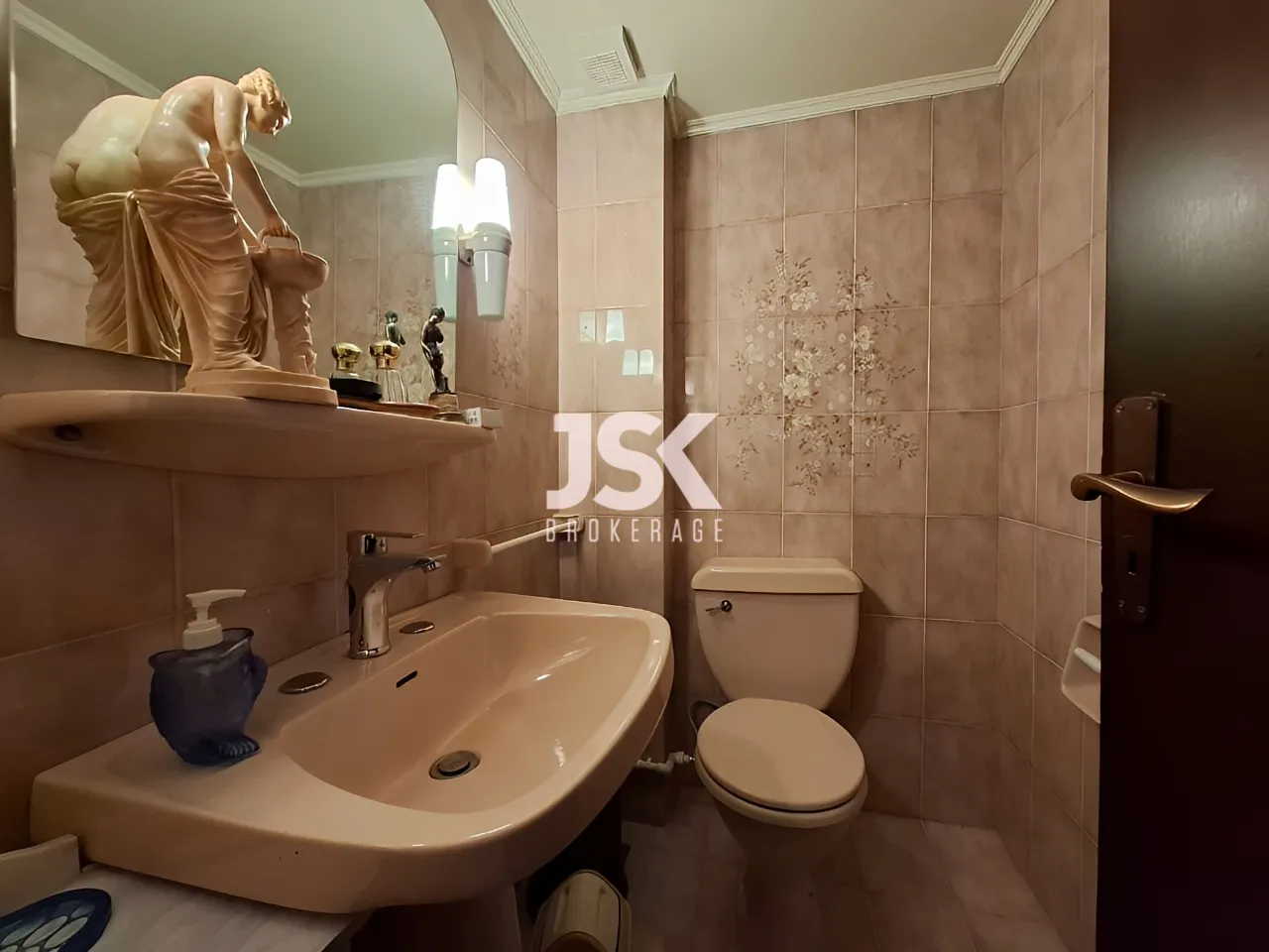 Apartment for Rent in Ajaltoun