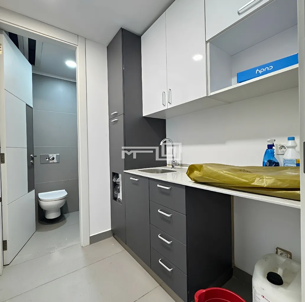 Office for rent in Naqqache