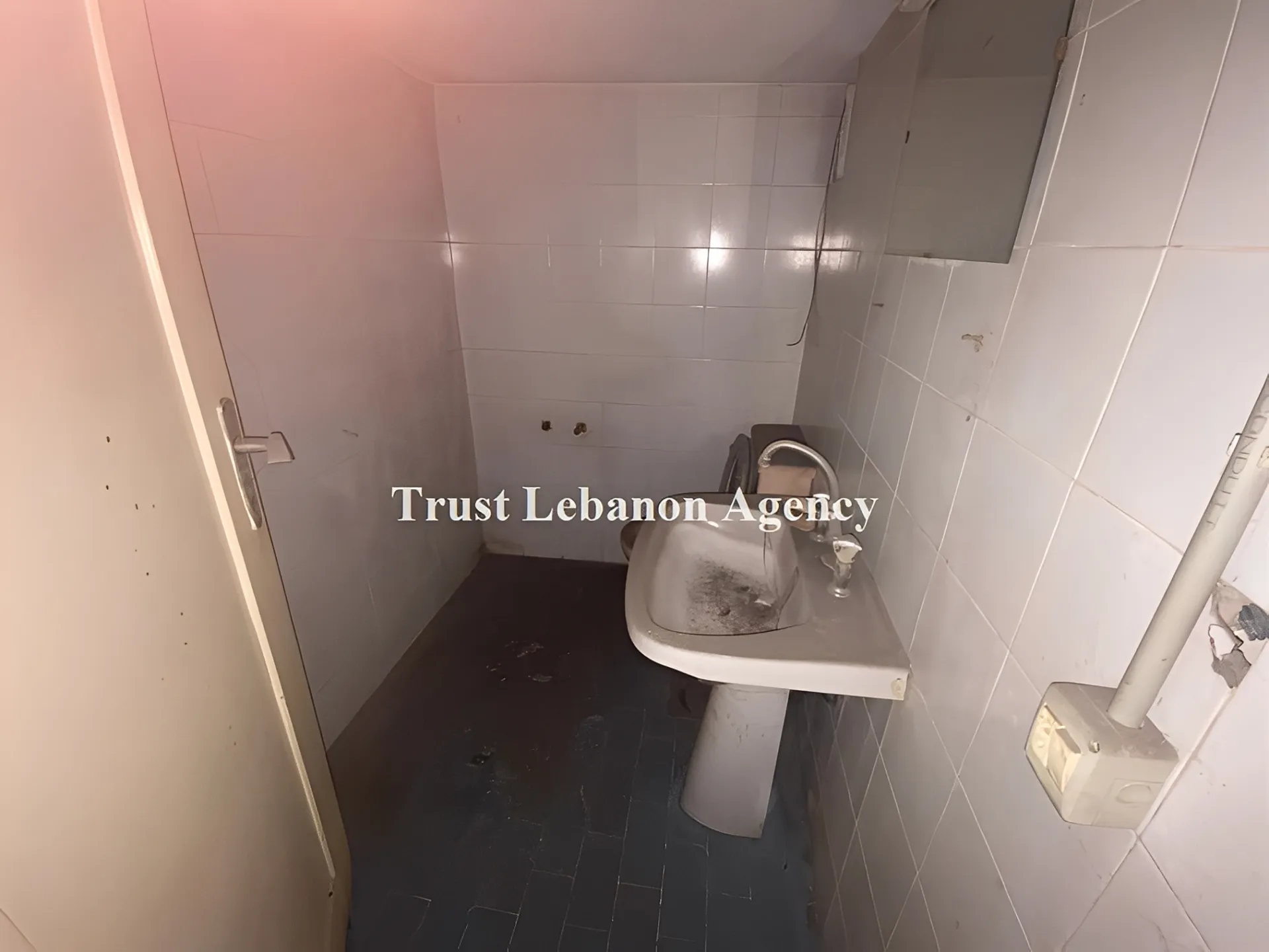 Shop for sale in Metn, Nahr El Mott