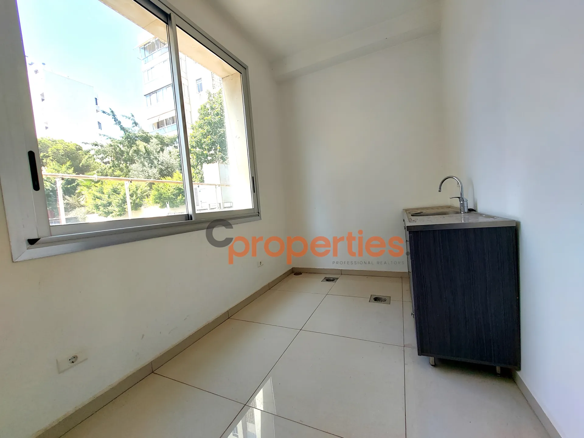Office for Sale in Horch Tabet