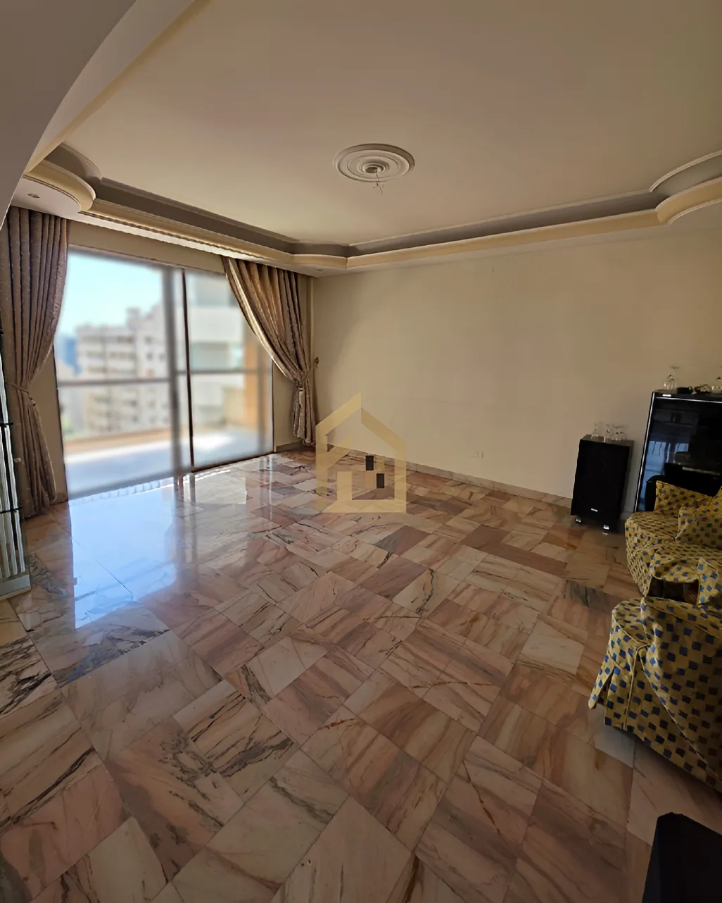 Apartment for rent in Achrafieh, Beirut, Lebanon - 3 bed, 4 bath