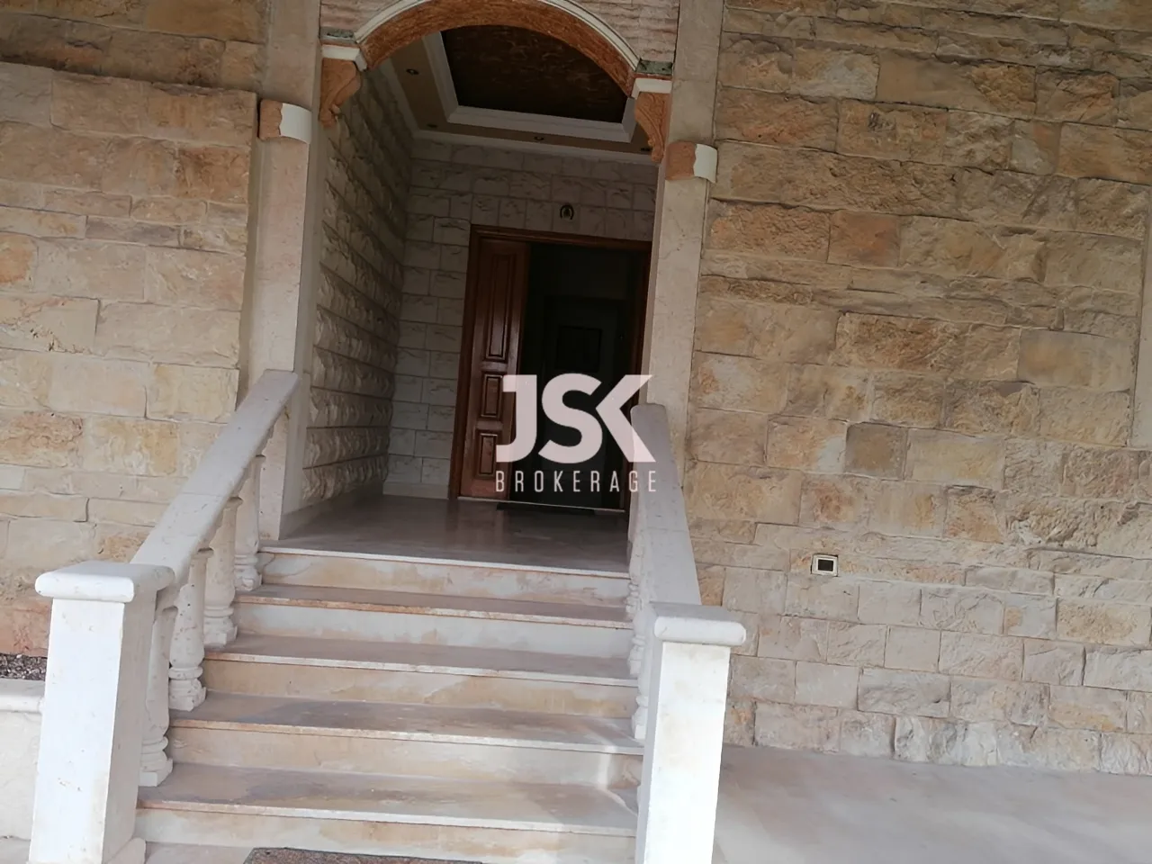 Apartment for Sale in Aamchit