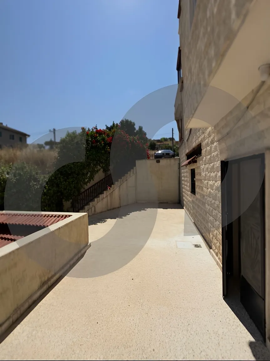 Building for Sale in Saoufar