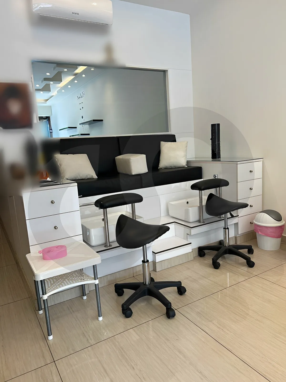 Commercial Property for Rent in Aaoukar