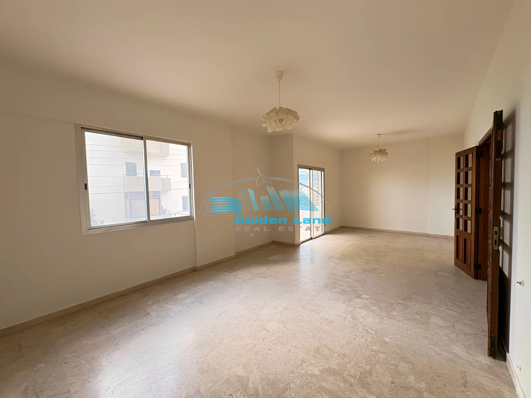 Apartment for sale in Mazraat Yachoua, Lebanon - 3 bed, 3 bath