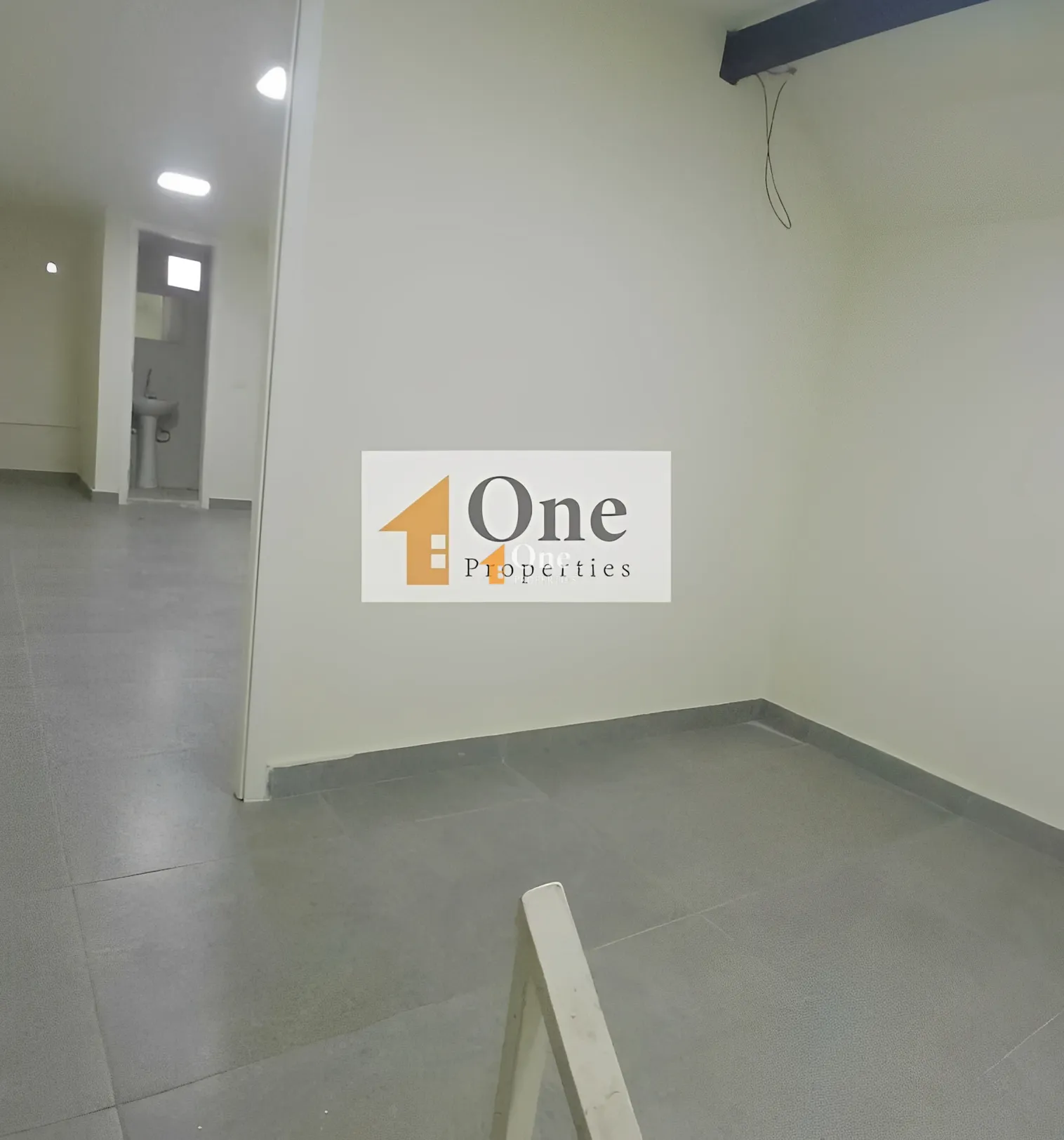 Shop for rent in Horch Tabet