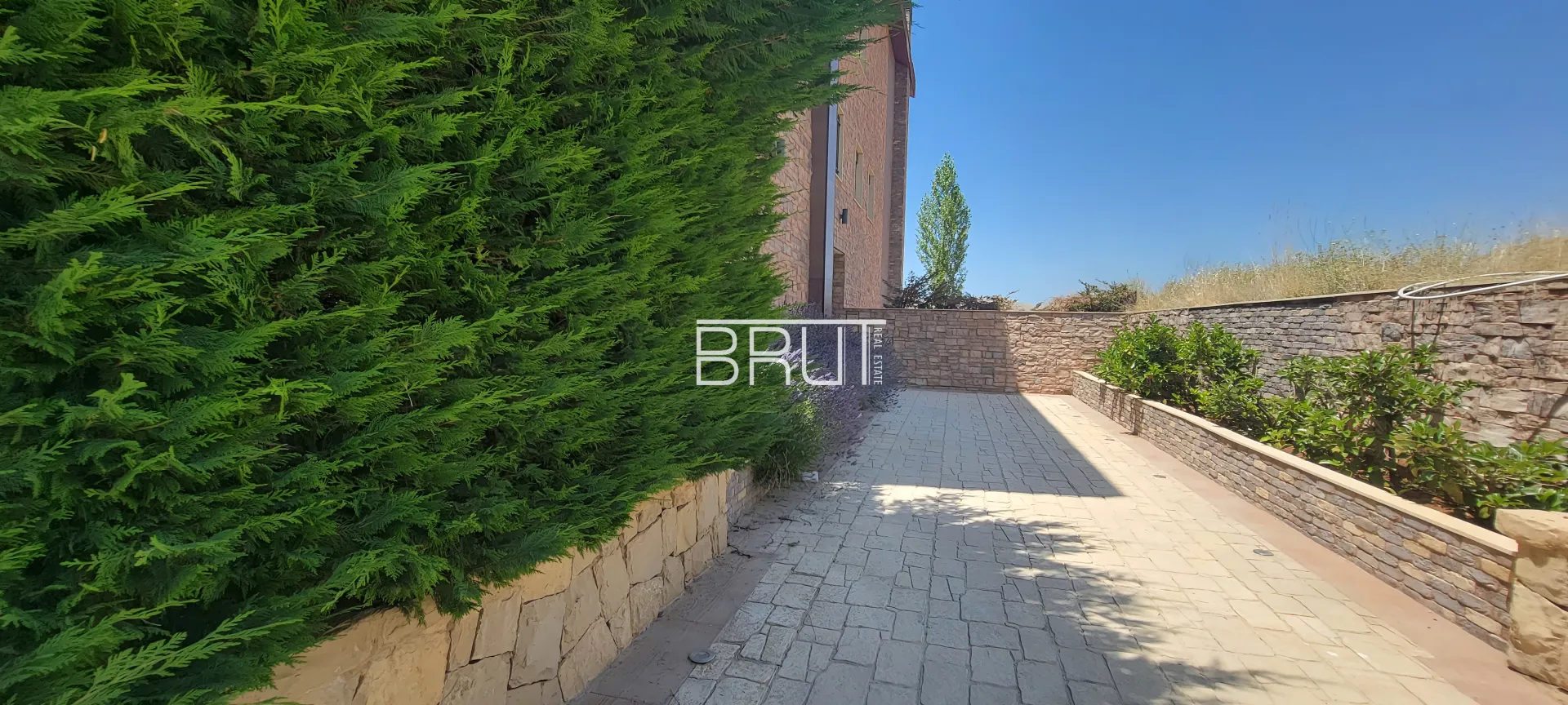 Apartment for Sale in Faqra