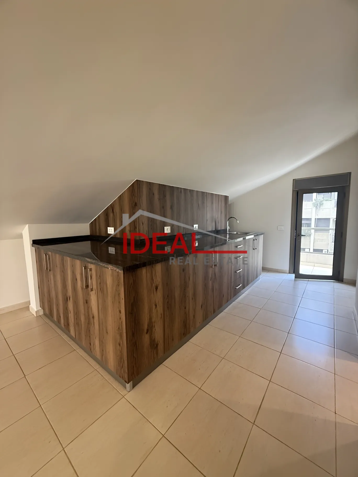 Apartment for rent in Aaoukar, Lebanon - 2 bed, 3 bath