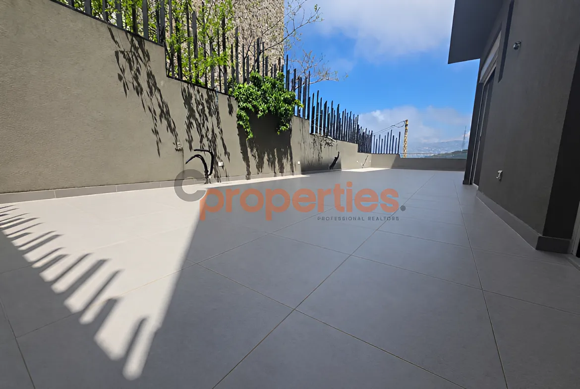 Apartment for sale in Qornet El Hamra, Lebanon - 3 bed, 5 bath