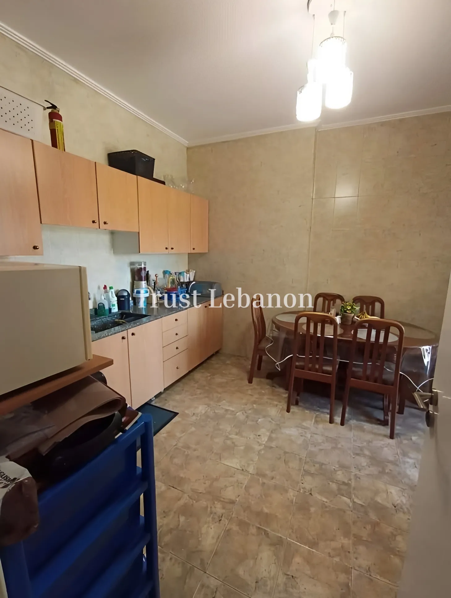 Apartment for sale in Forn El Chebbak
