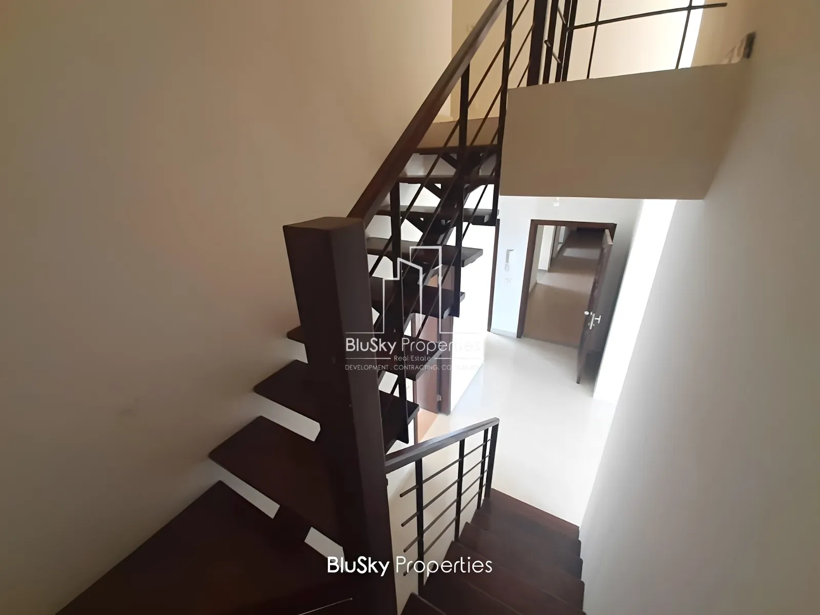 Duplex for Sale in Bouar - 4 bed, 5 bath