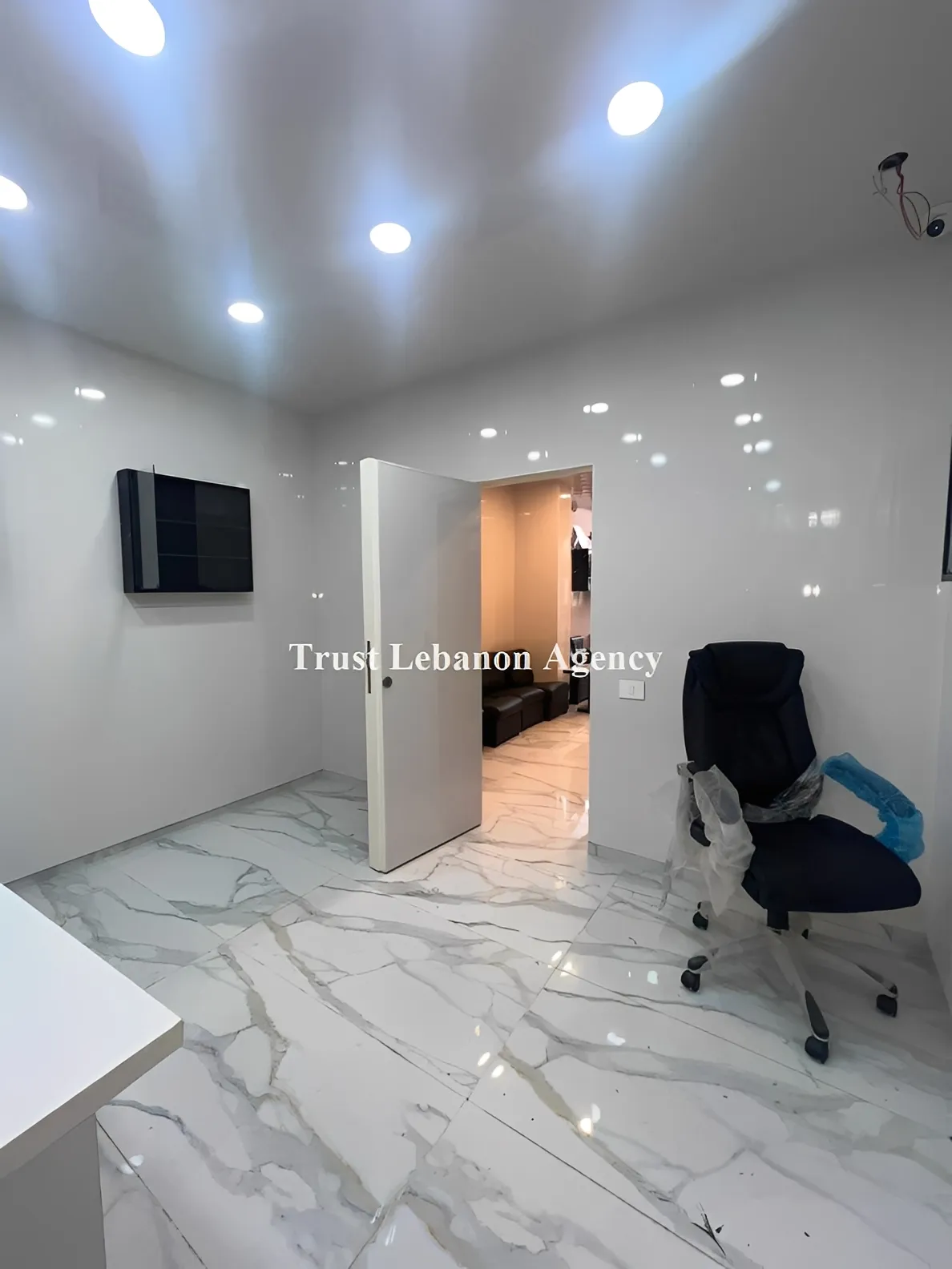 Shop for rent in Metn, Jal Al Dib