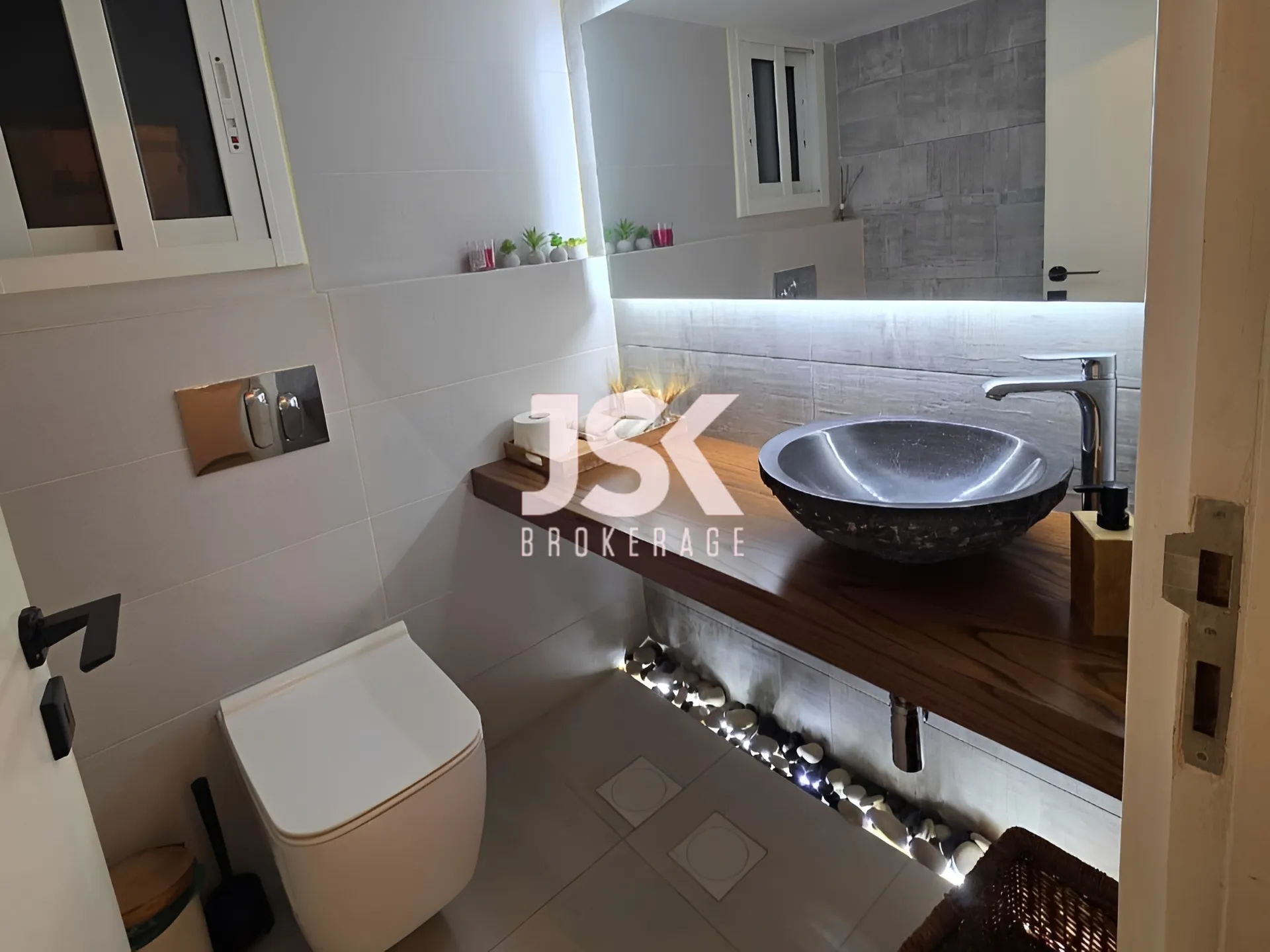 Apartment for Sale in Ain El Remmaneh