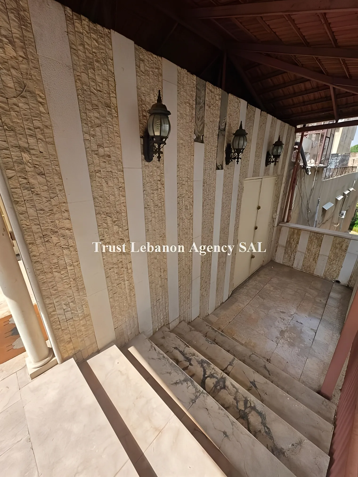 Shop for sale in Baabda, Hazmieh
