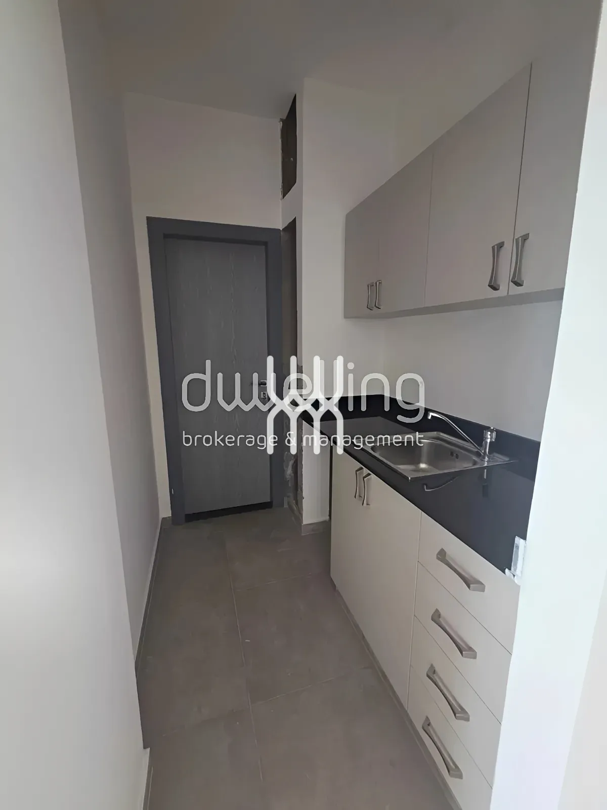 Office for sale in Amioun