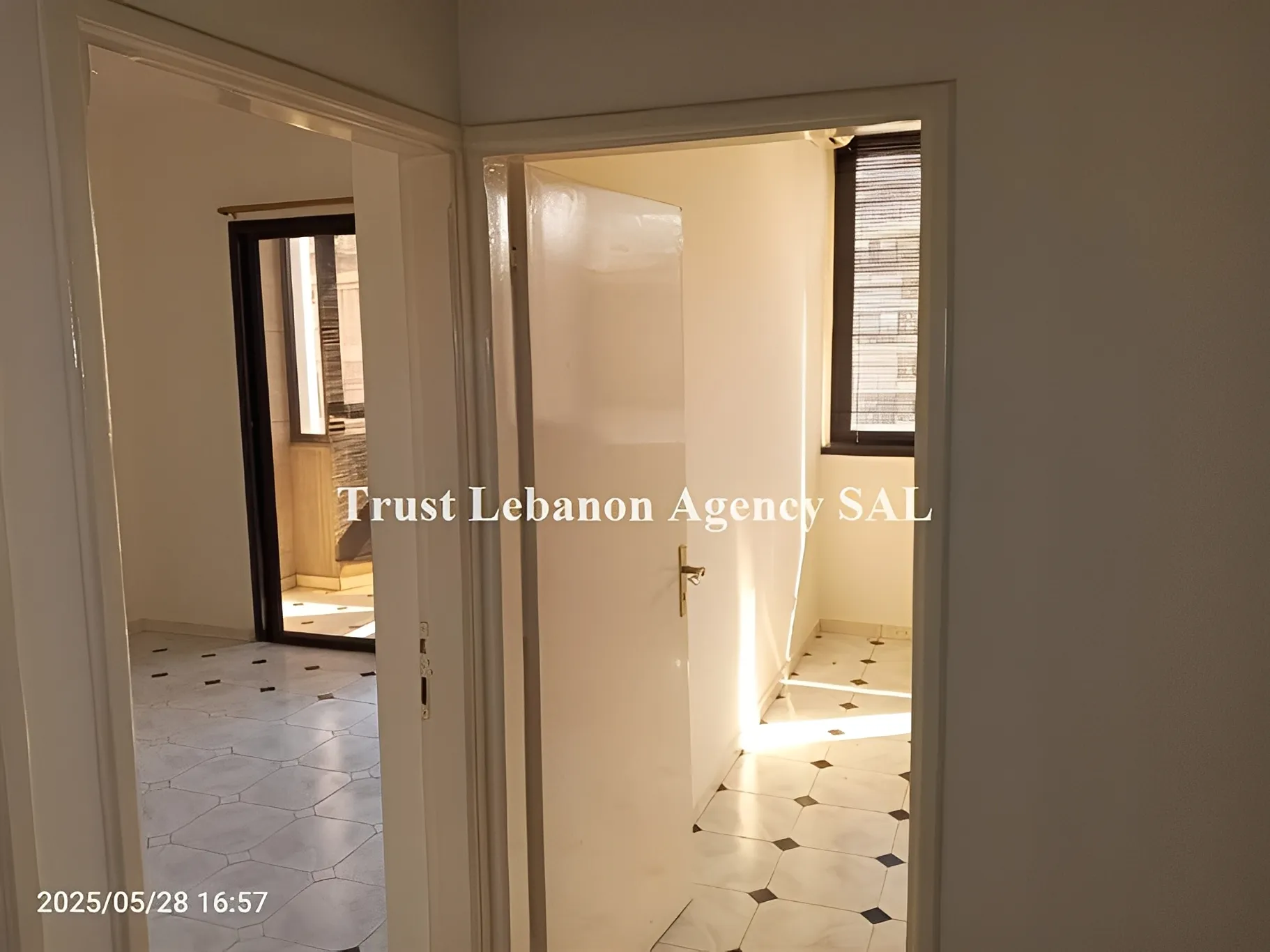 Office for rent in Metn, Nahr El Mott