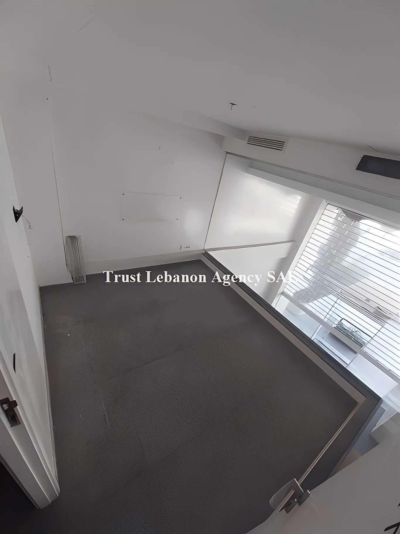 Commercial Property For Rent in Metn, Horsh Tabet