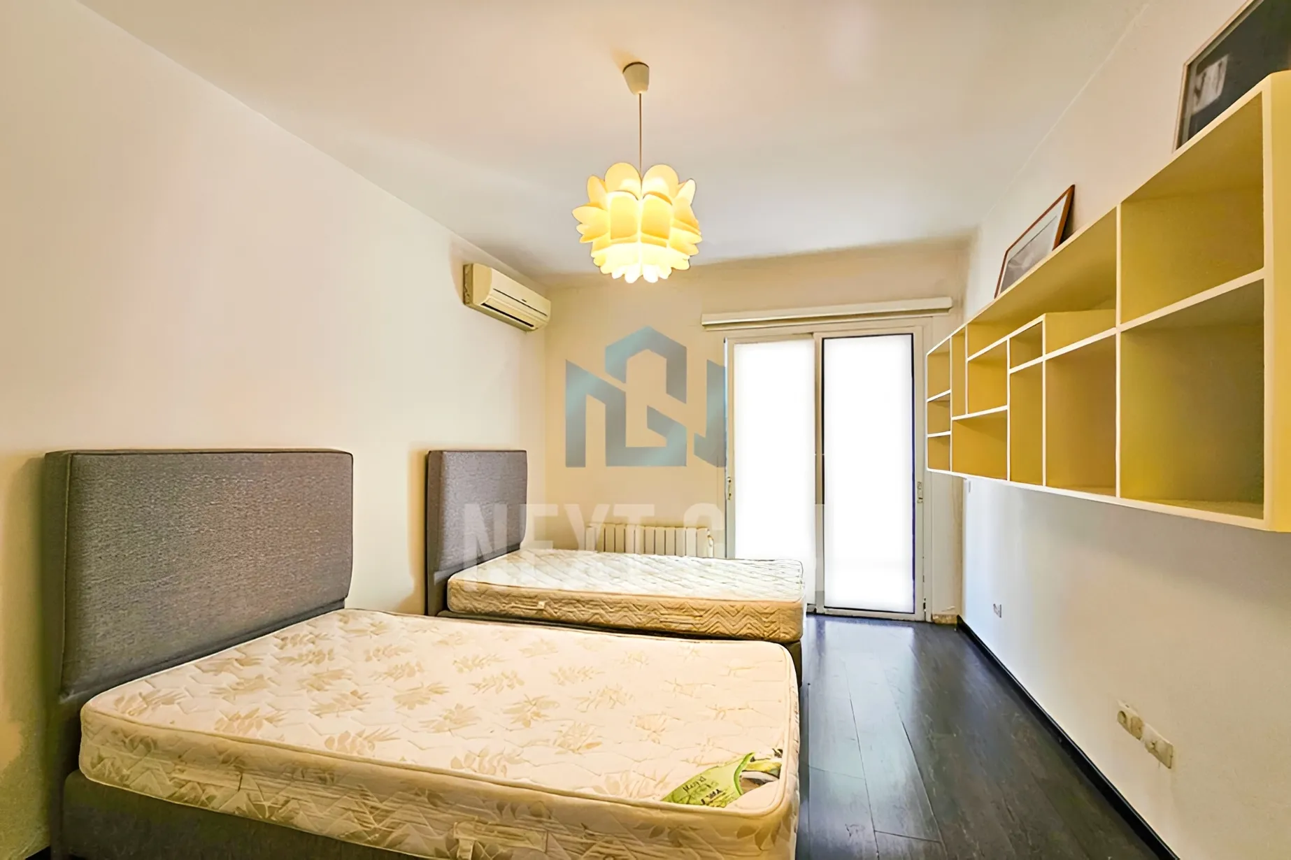 Apartment for rent in Ain Al Mraiseh, Beirut, Lebanon