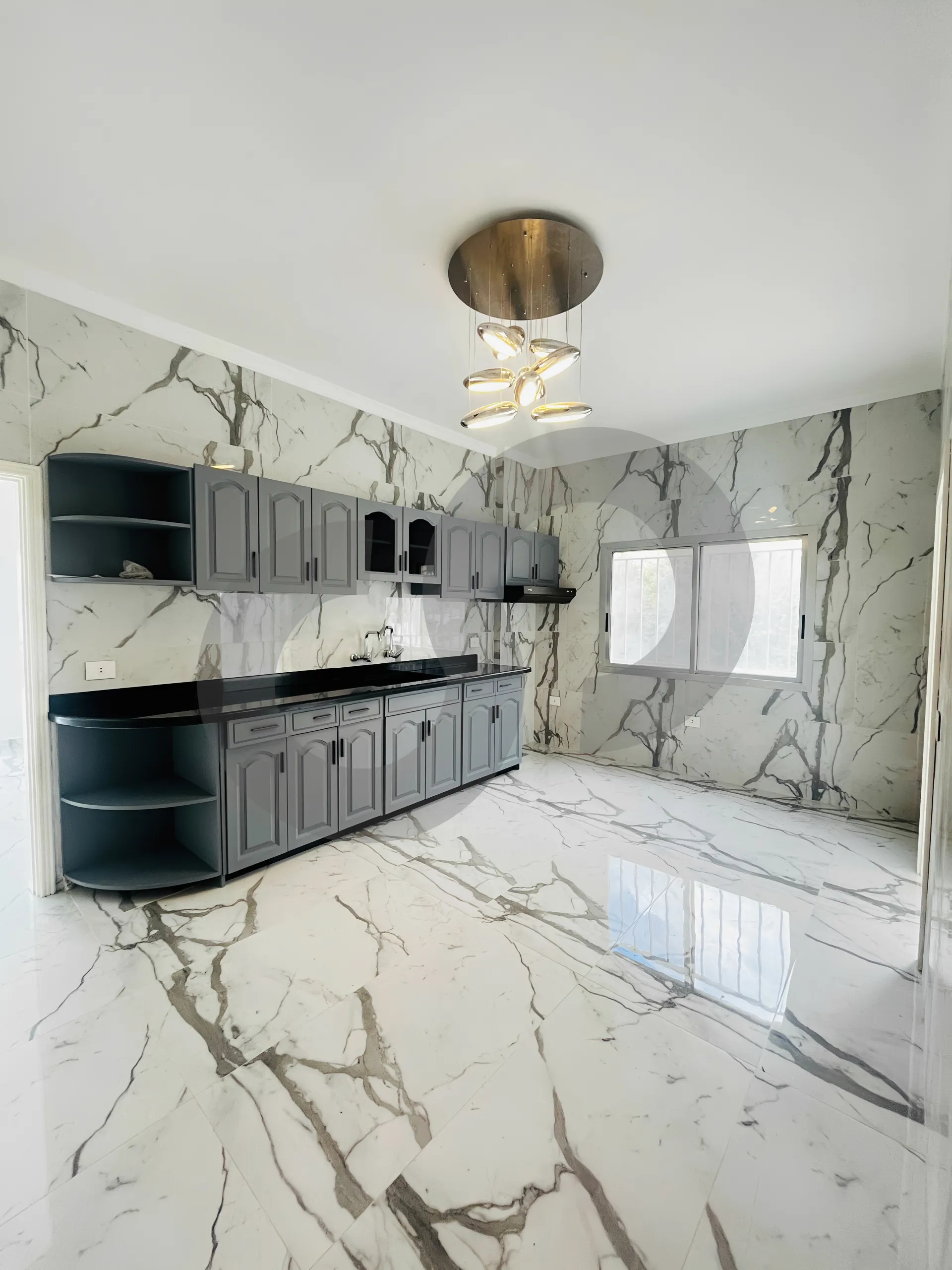 Apartment for Sale in Adma w Dafnah - 3 bed, 2 bath