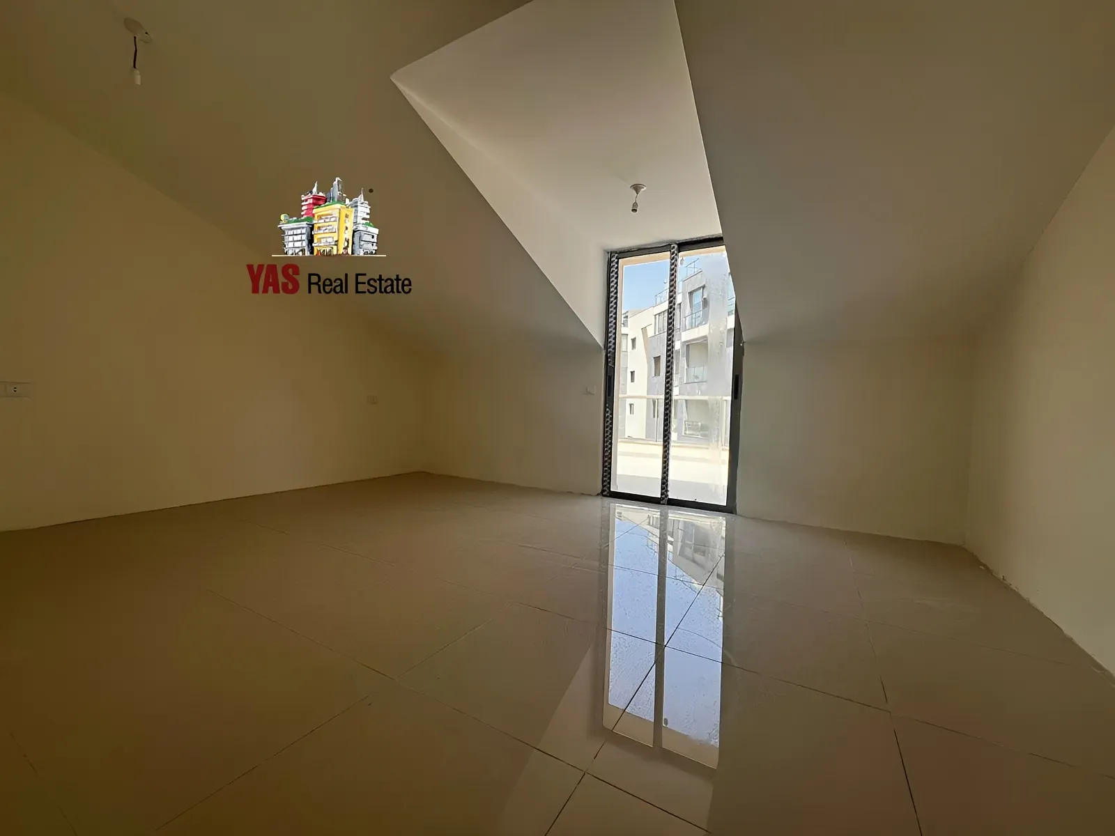 Apartment for Rent in Ballouneh - 3 bed, 5 bath